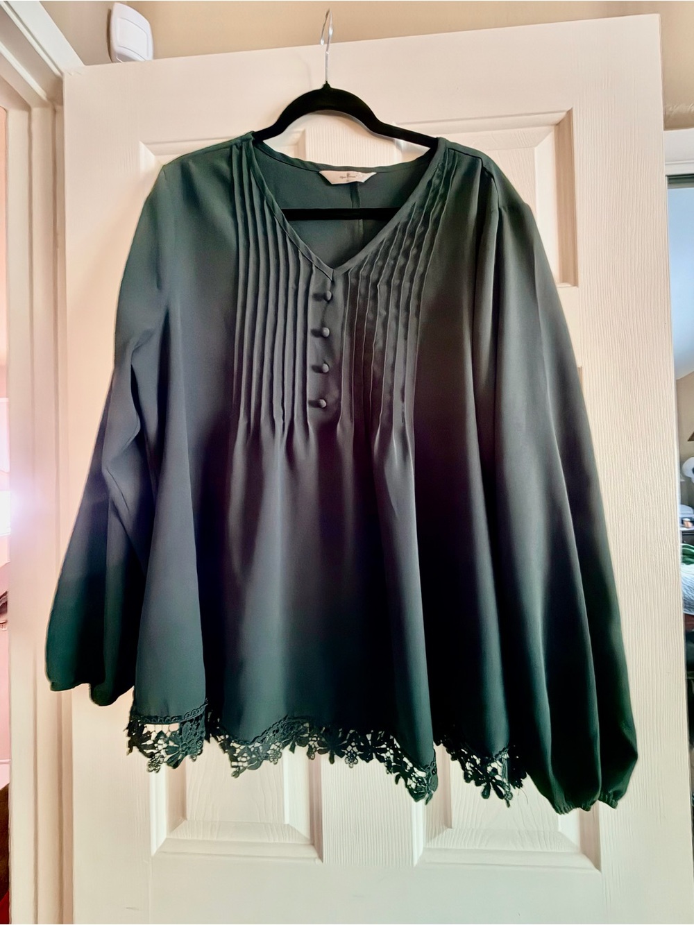 Women's Green Long-Sleeve V-Neck Blouse with Pintuck Front and Lace Hem